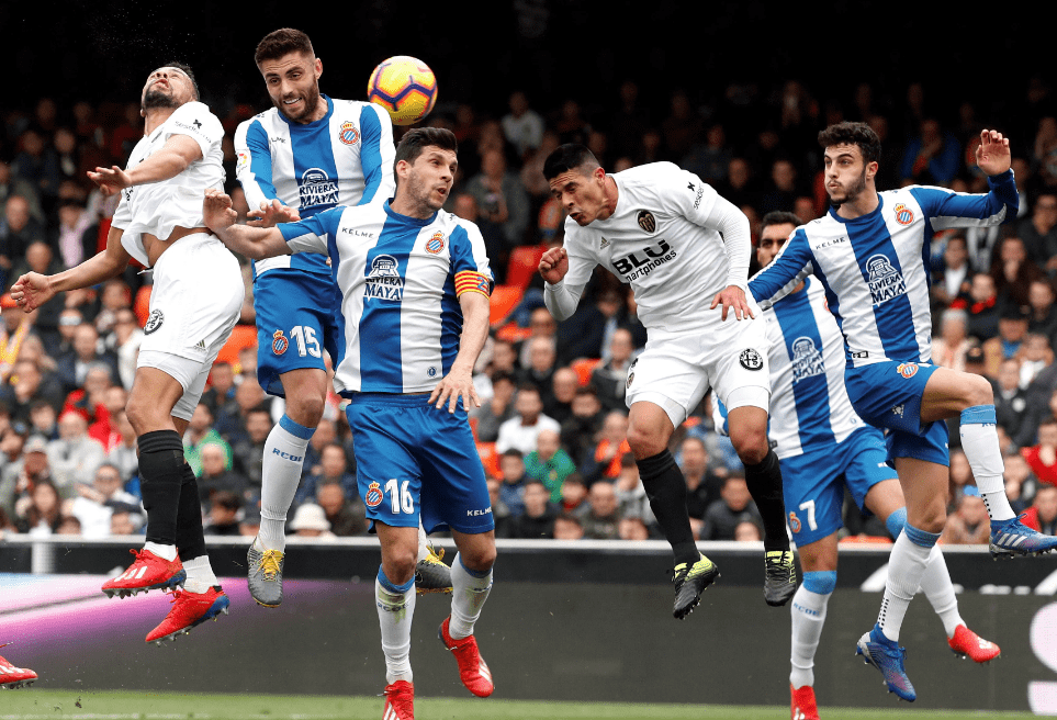 亚冠赛程吃紧，门兴格拉德巴赫今晚门线救险，压力陡增，轮换策略成焦点的简单介绍