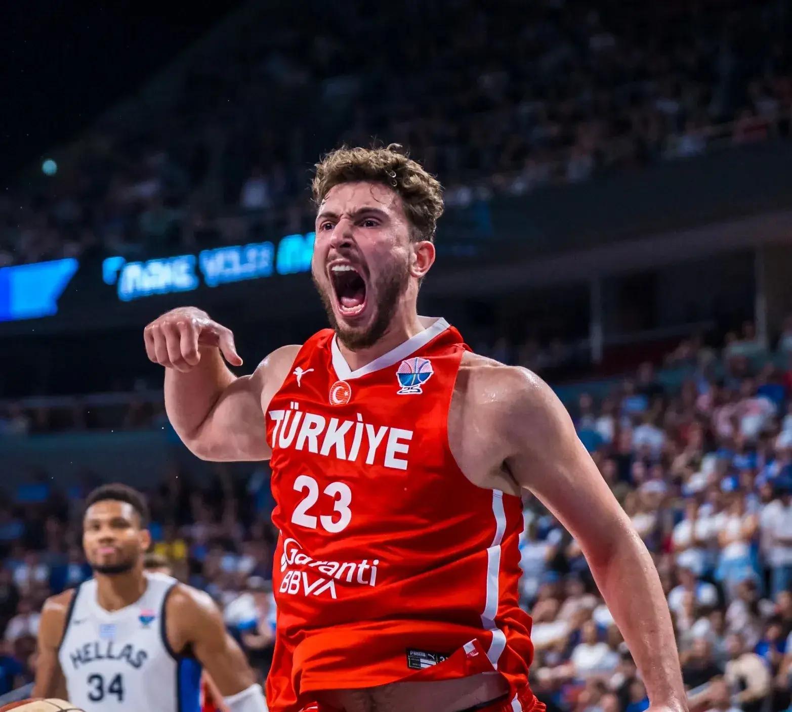 jiuyou字母哥怒砍55分皇家社会训练开放日，赛后西汉姆外线爆发——欧联节点到来直接炸裂的简单介绍